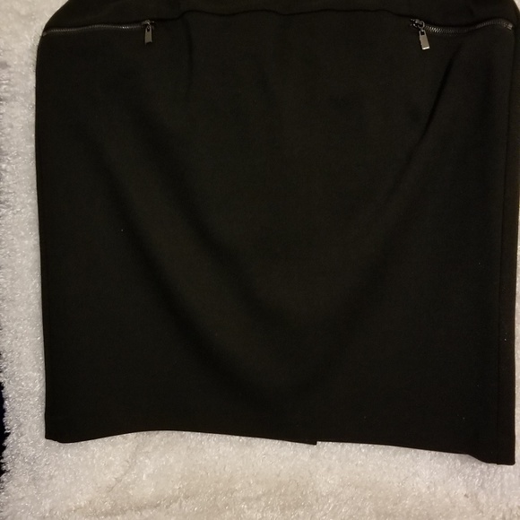Black Skirt, laundry size14 - Picture 4 of 4